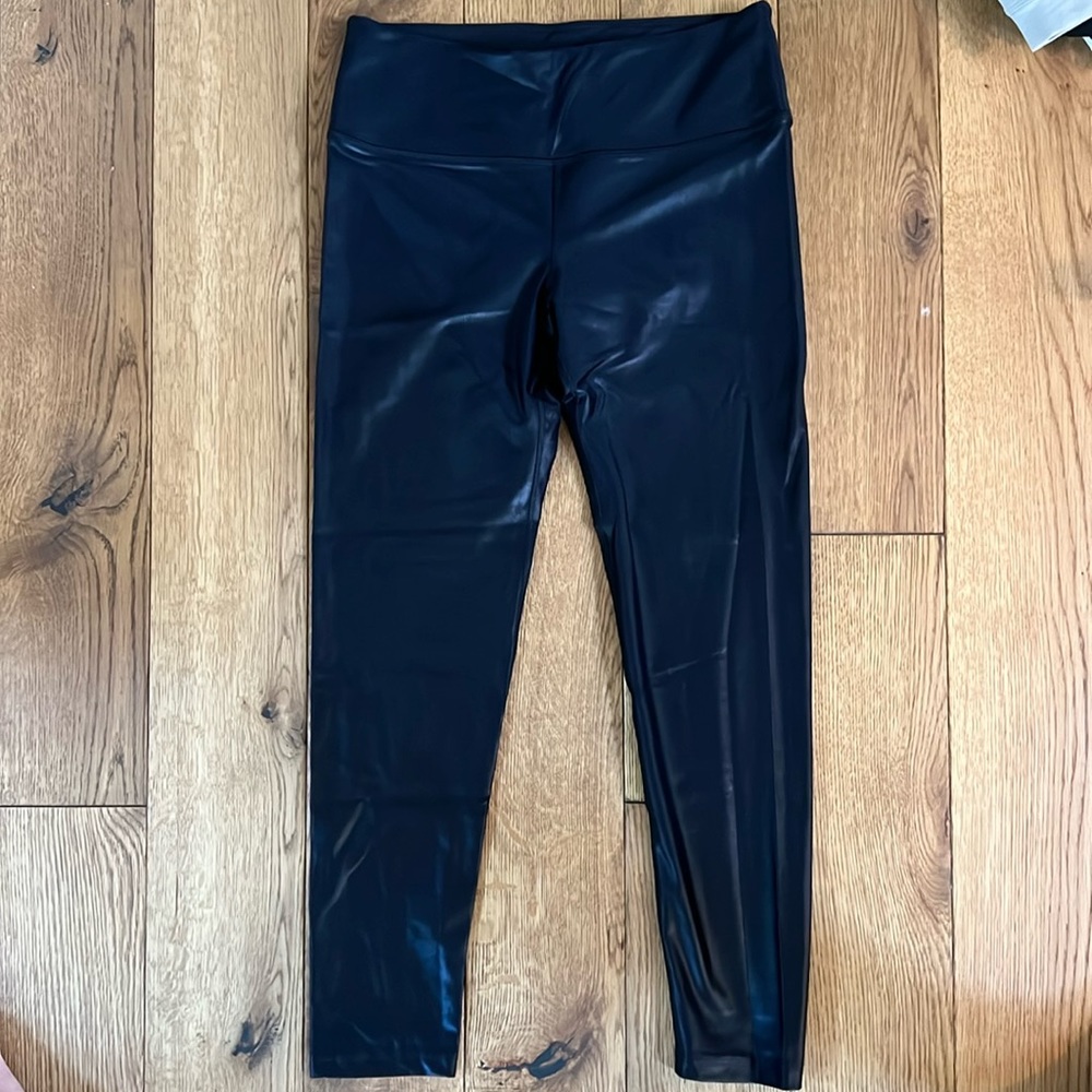 Noli size large leggings, never worn no tags.